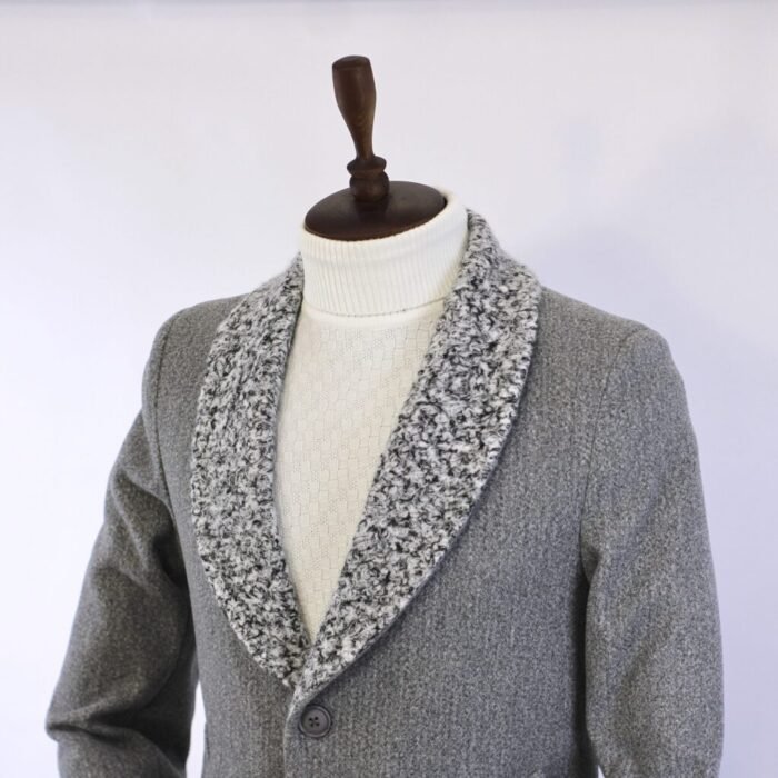 بالطو جوخ - رمادي فاتح -ياقة كول شال فرو - CT101 - Image 3